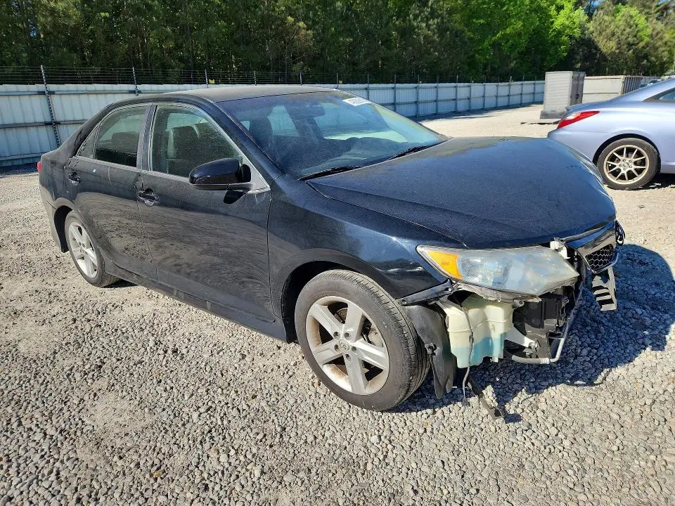 2013 TOYOTA CAMRY SE  
