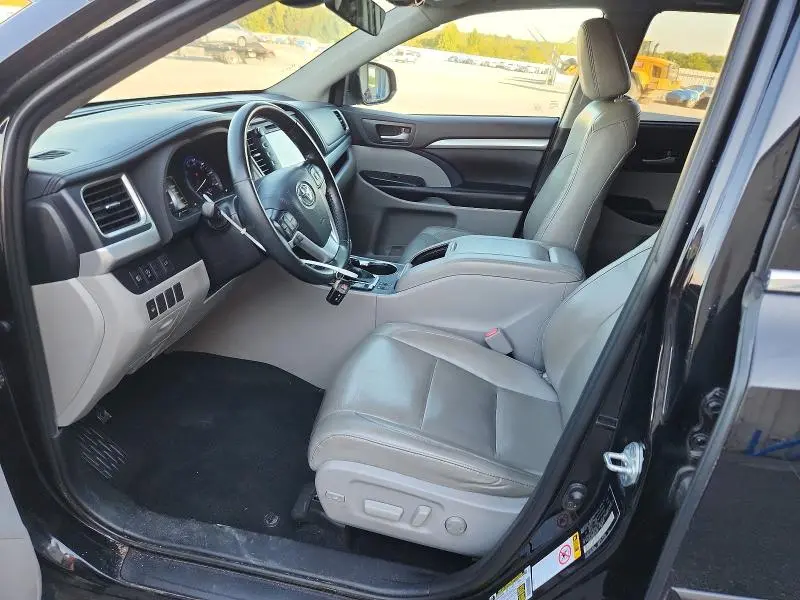 2019 TOYOTA HIGHLANDER XLE  