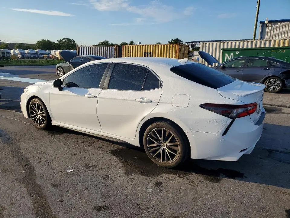 2021 TOYOTA CAMRY SE  