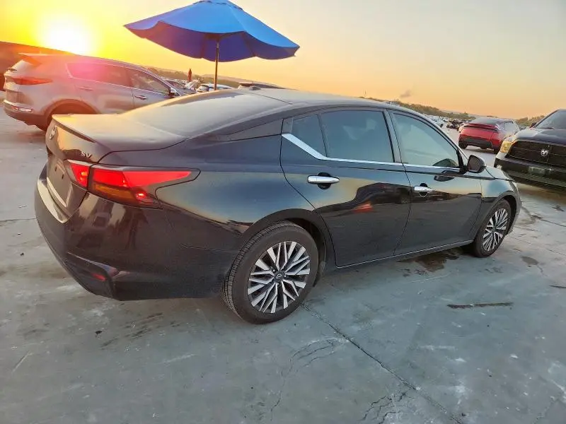 2023 NISSAN ALTIMA SV  
