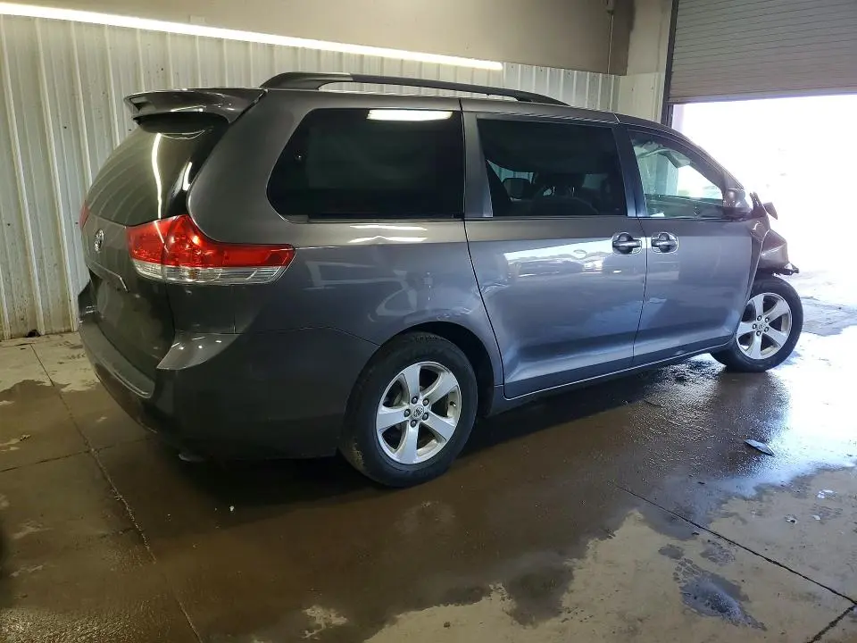 2011 TOYOTA SIENNA LE  
