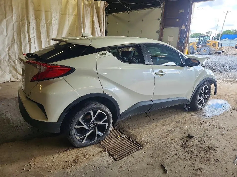 2019 TOYOTA C-HR XLE  