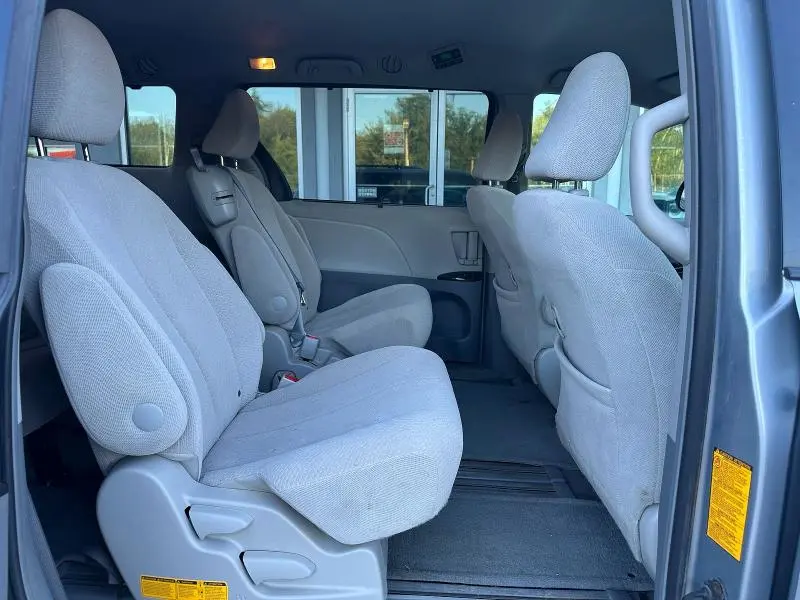 2014 TOYOTA SIENNA LE  