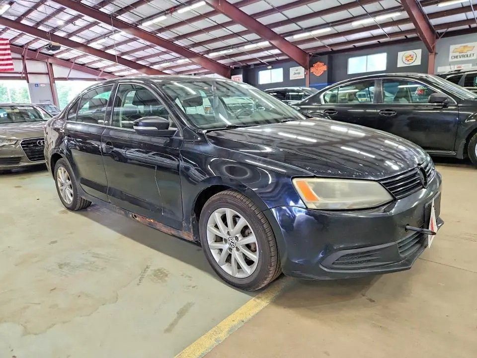 2011 VOLKSWAGEN JETTA SE  