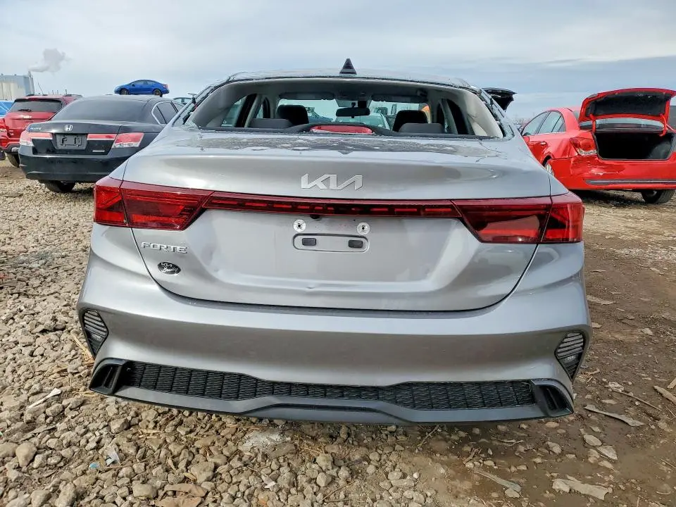 2023 KIA FORTE LXS  
