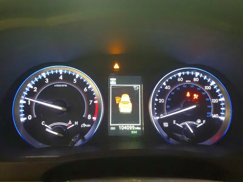 2019 TOYOTA HIGHLANDER SE  