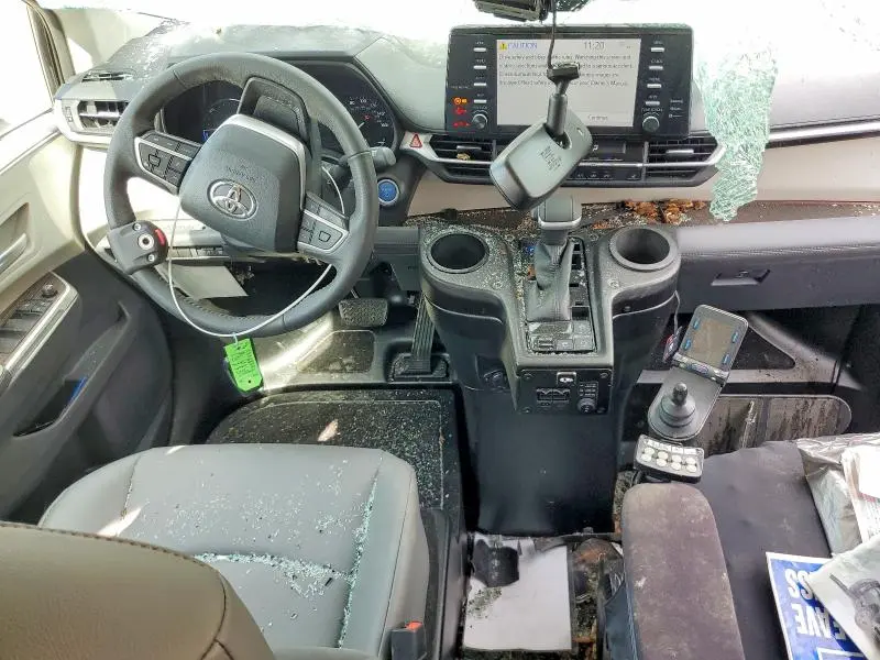 2022 TOYOTA SIENNA XLE 8-PASSENGER  