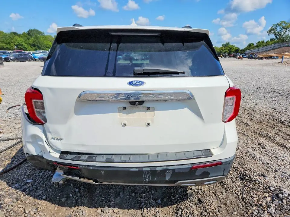 2022 FORD EXPLORER XLT  