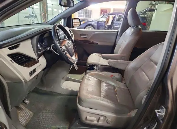 2015 TOYOTA SIENNA XLE 8-PASSENGER  