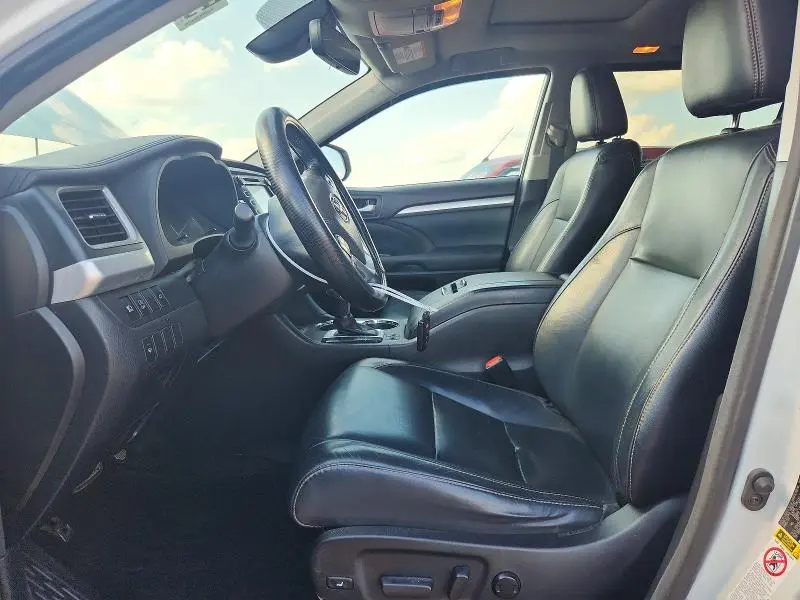 2017 TOYOTA HIGHLANDER XLE  