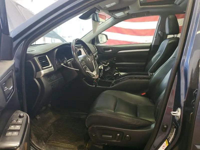 2019 TOYOTA HIGHLANDER XLE  