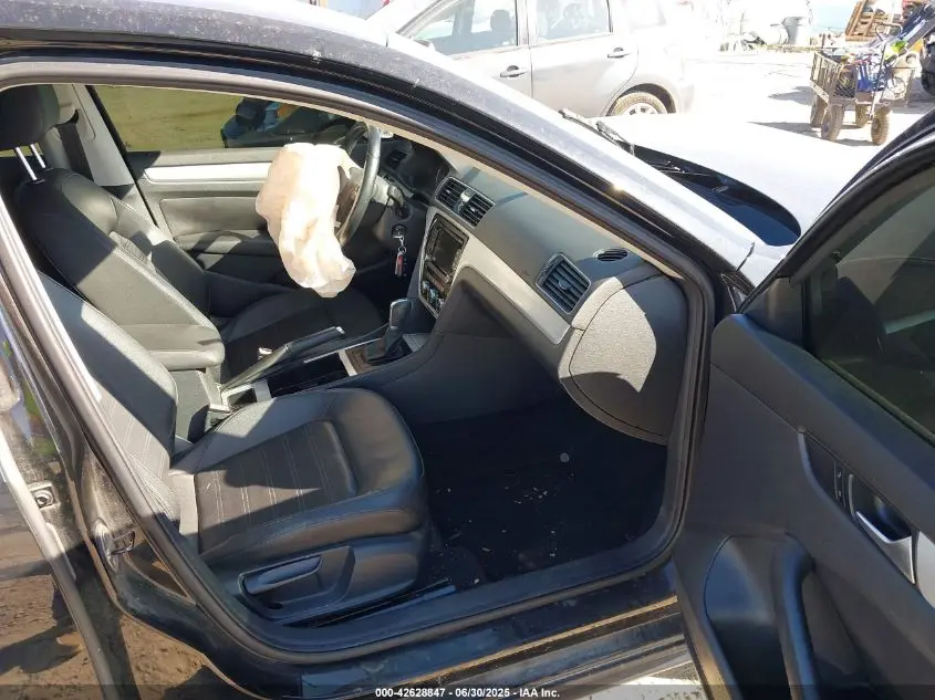 2012 VOLKSWAGEN PASSAT 3.6L V6 SE