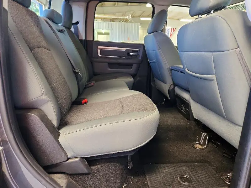 2016 RAM 1500 SLT  