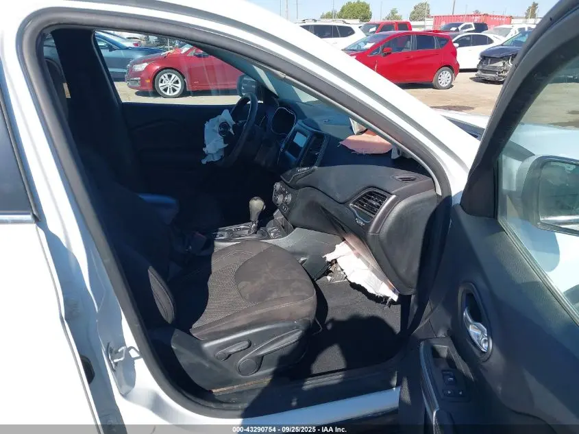 2019 JEEP CHEROKEE LATITUDE FWD