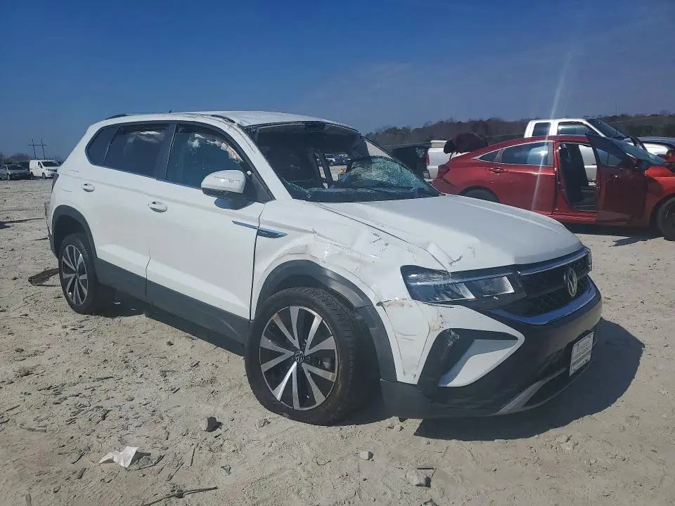 2024 VOLKSWAGEN TAOS SE  