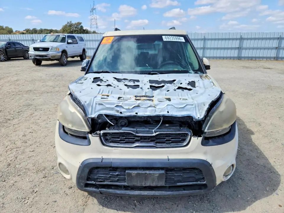 2013 KIA SOUL +  