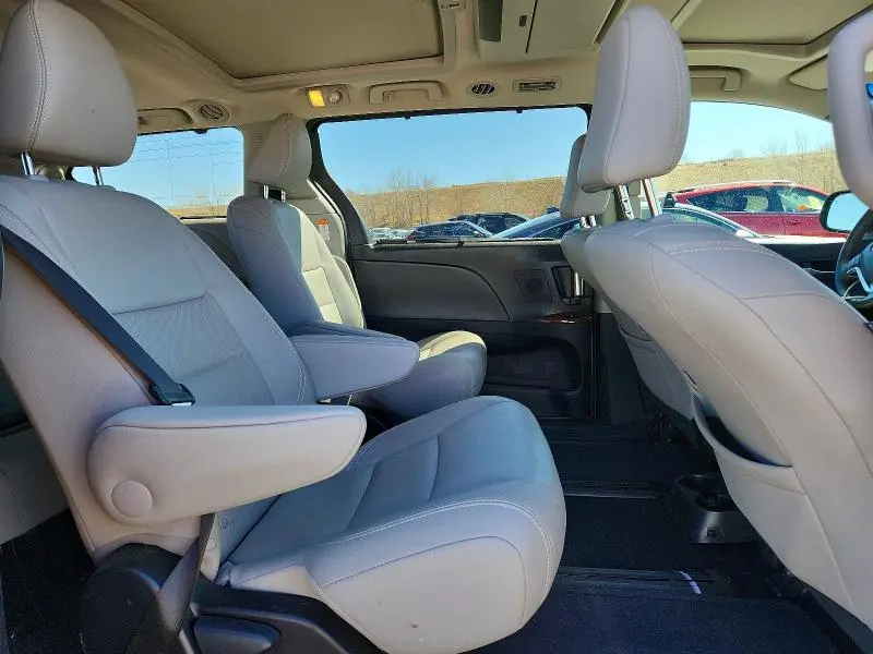 2015 TOYOTA SIENNA LIMITED PREMIUM 7-PASSENGER  