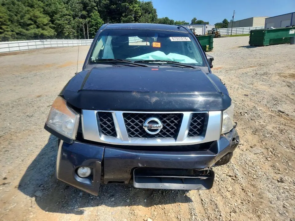 2015 NISSAN TITAN SV  