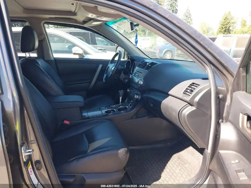 2010 TOYOTA HIGHLANDER SE V6