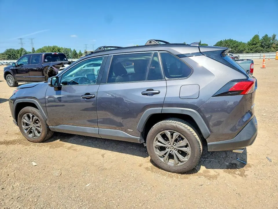 2022 TOYOTA RAV4 XLE PREMIUM  