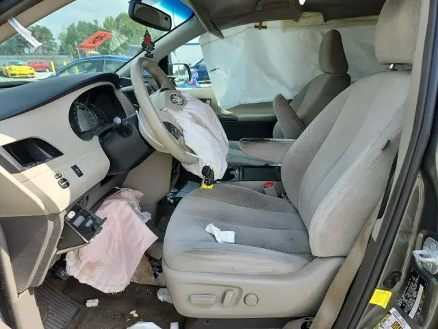 2013 TOYOTA SIENNA LE  