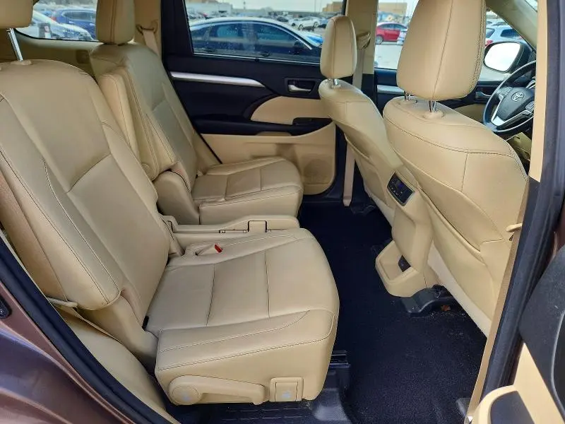 2017 TOYOTA HIGHLANDER SE  