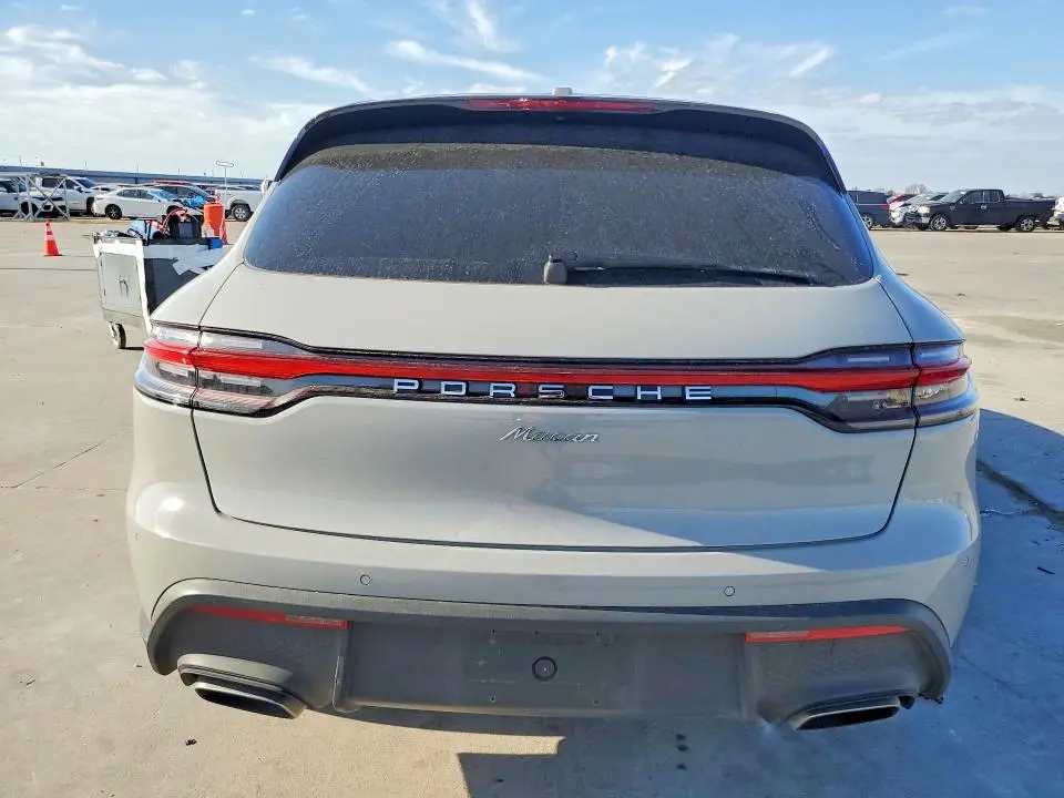 2024 PORSCHE MACAN BASE  