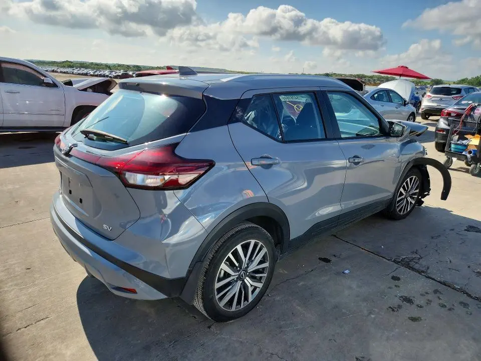 2024 NISSAN KICKS SV  