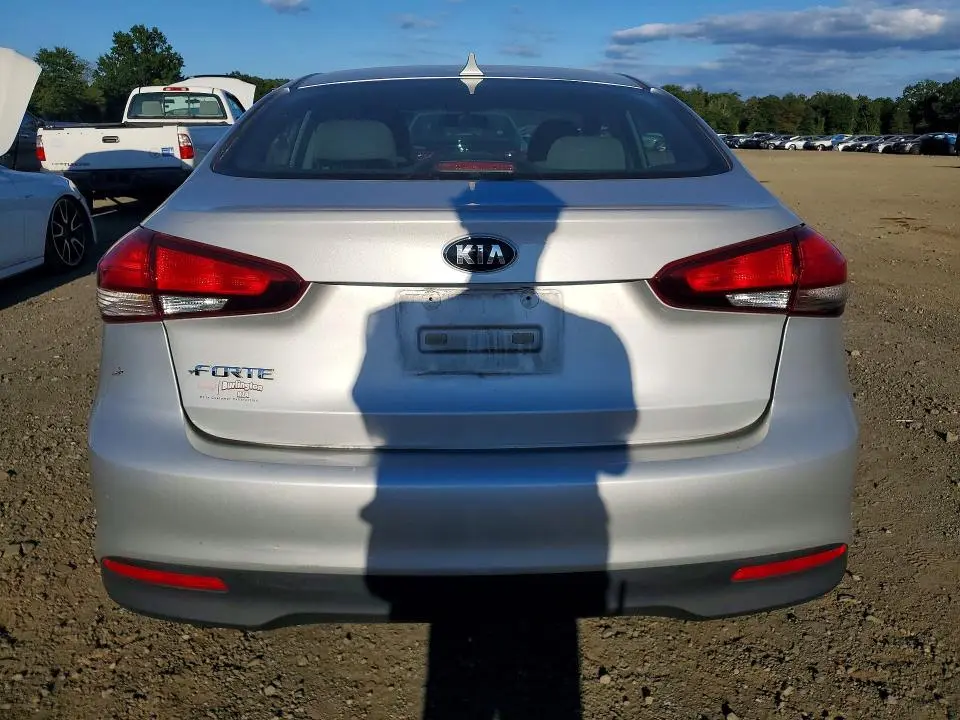 2018 KIA FORTE LX  