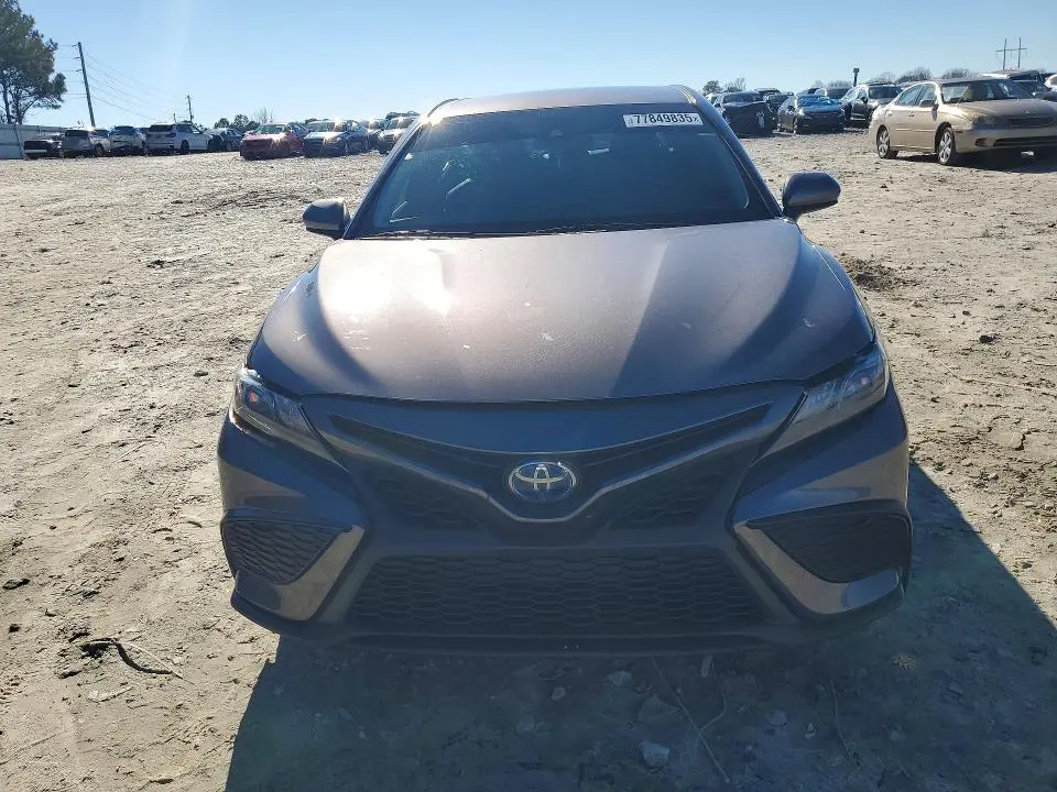 2021 TOYOTA CAMRY SE  