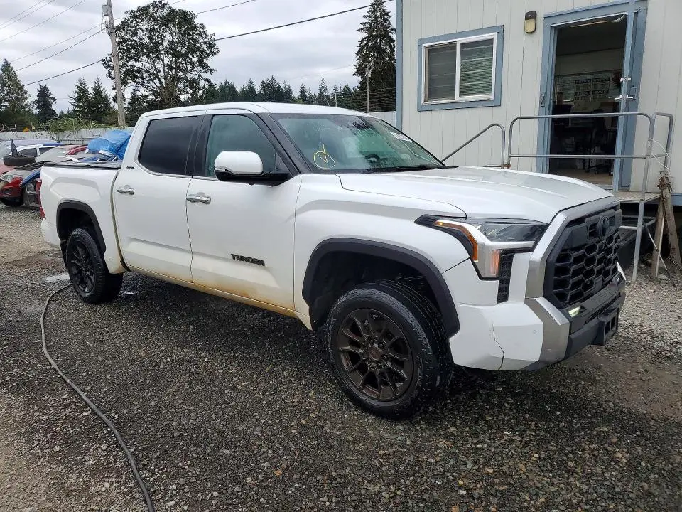2023 TOYOTA TUNDRA CREWMAX LIMITED  