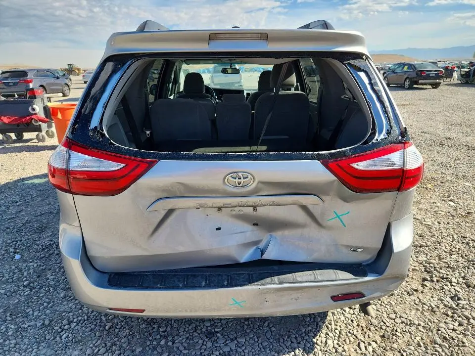 2015 TOYOTA SIENNA LE  