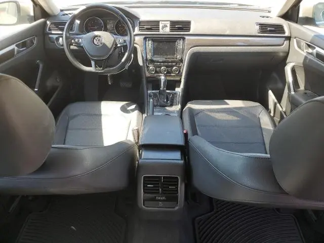 2016 VOLKSWAGEN PASSAT SE  