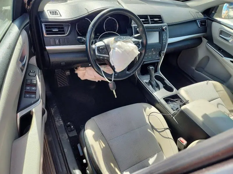 2016 TOYOTA CAMRY SE  