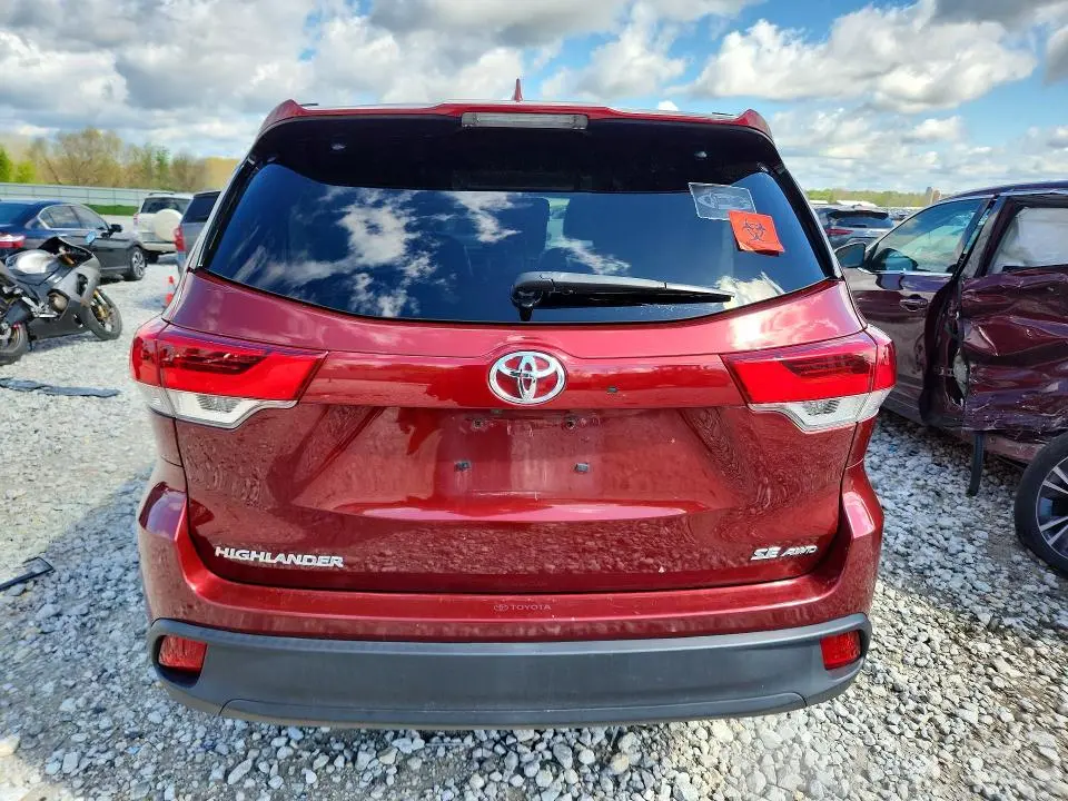 2017 TOYOTA HIGHLANDER SE  