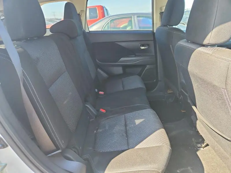 2016 MITSUBISHI OUTLANDER SE  