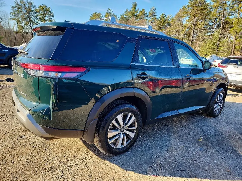 2022 NISSAN PATHFINDER SL  