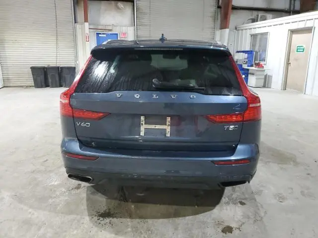 2020 VOLVO V60 CROSS COUNTRY T5 MOMENTUM  