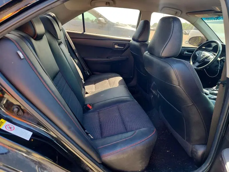 2015 TOYOTA CAMRY SE  