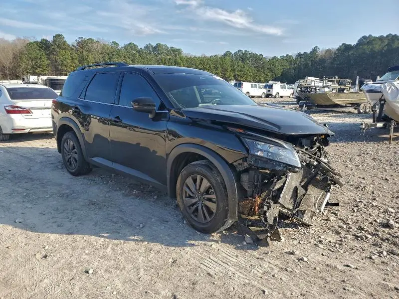 2024 NISSAN PATHFINDER SV  