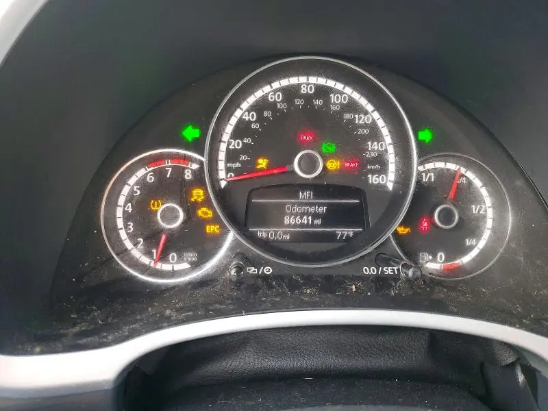 2016 VOLKSWAGEN BEETLE S/SE  