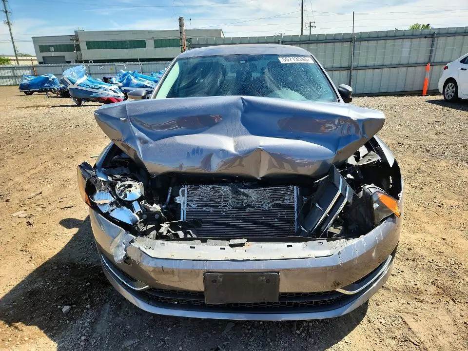 2015 VOLKSWAGEN PASSAT SE  