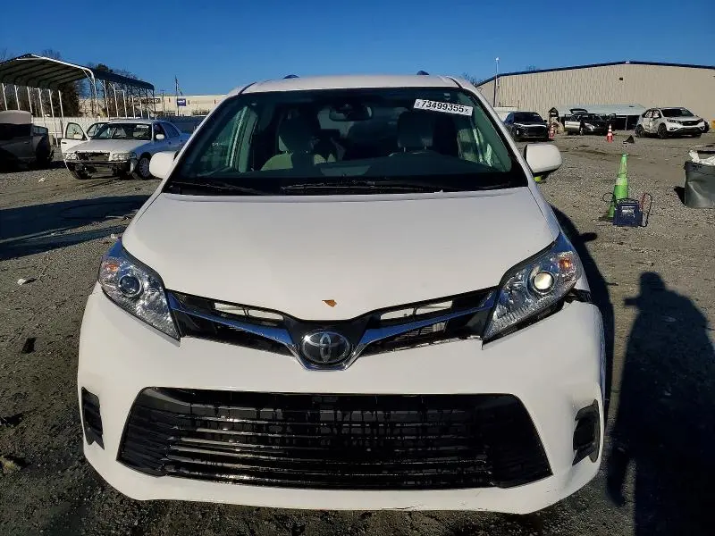 2019 TOYOTA SIENNA LE  