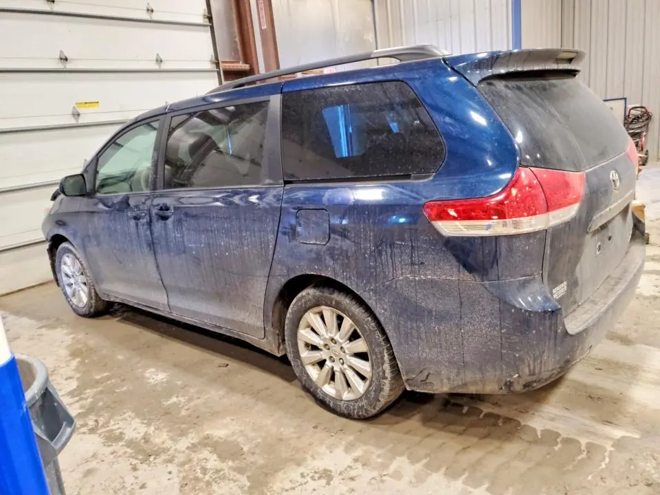 2012 TOYOTA SIENNA XLE  