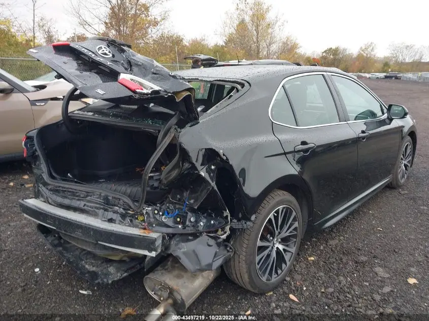 2018 TOYOTA CAMRY SE