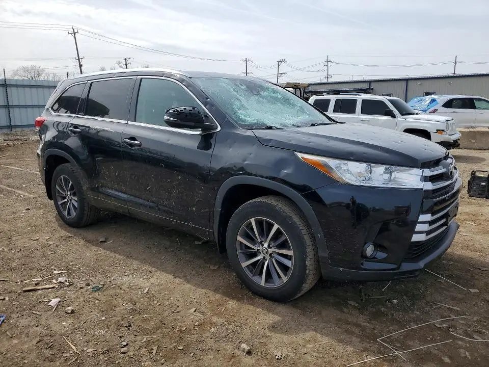 2017 TOYOTA HIGHLANDER XLE  