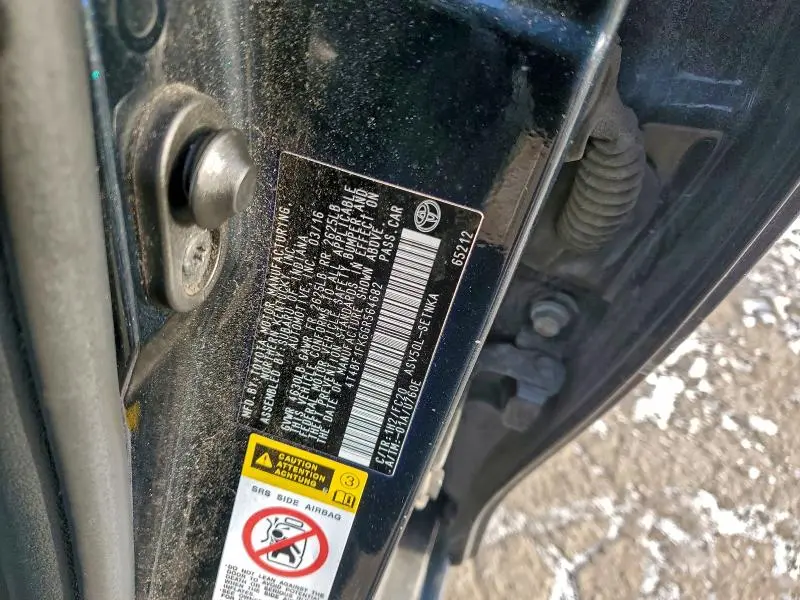 2016 TOYOTA CAMRY LE  