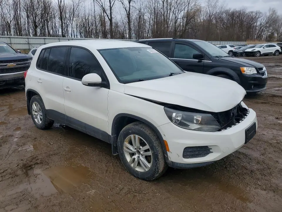 2013 VOLKSWAGEN TIGUAN S  