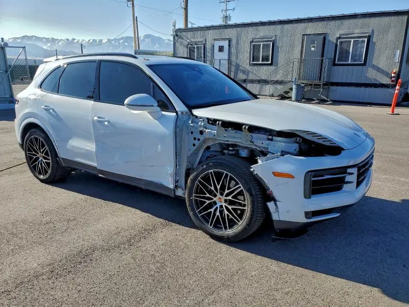 2025 PORSCHE CAYENNE   
