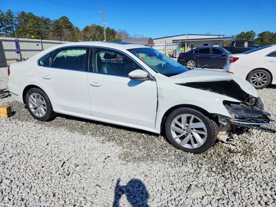 2018 VOLKSWAGEN PASSAT SE  